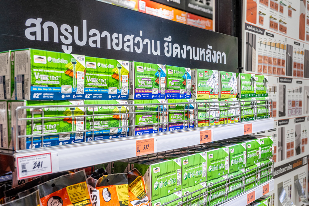 สินค้าที่จัดโชว์ในงานฉลองเปิด สาขาใหม่ ไทวัสดุ ที่จังหวัดอุทัยธานี